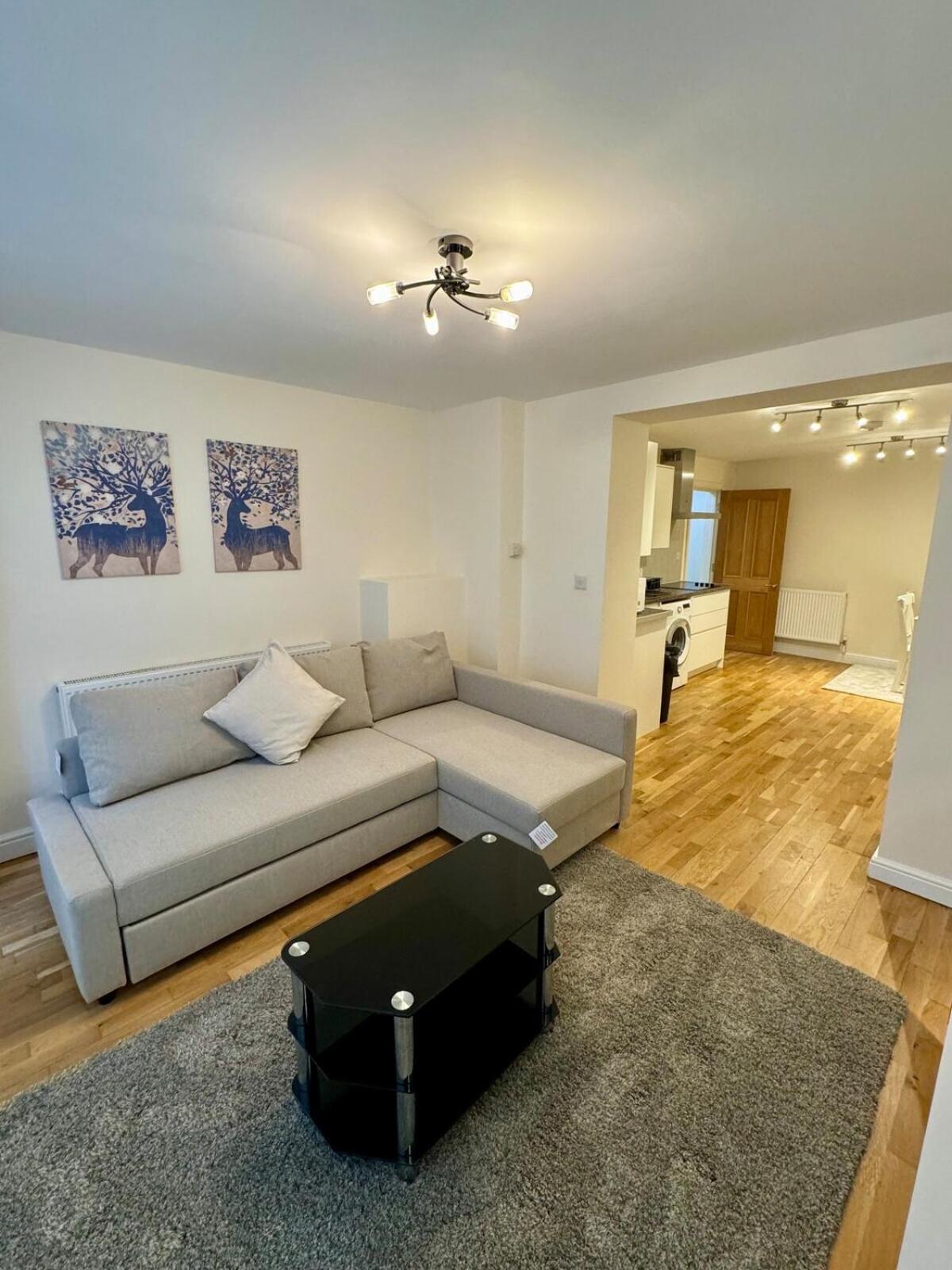 Sutherland Avenue Apartment