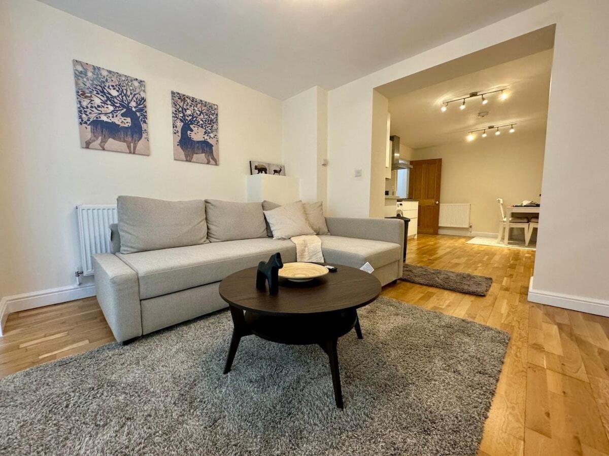Sutherland Avenue Apartment *
